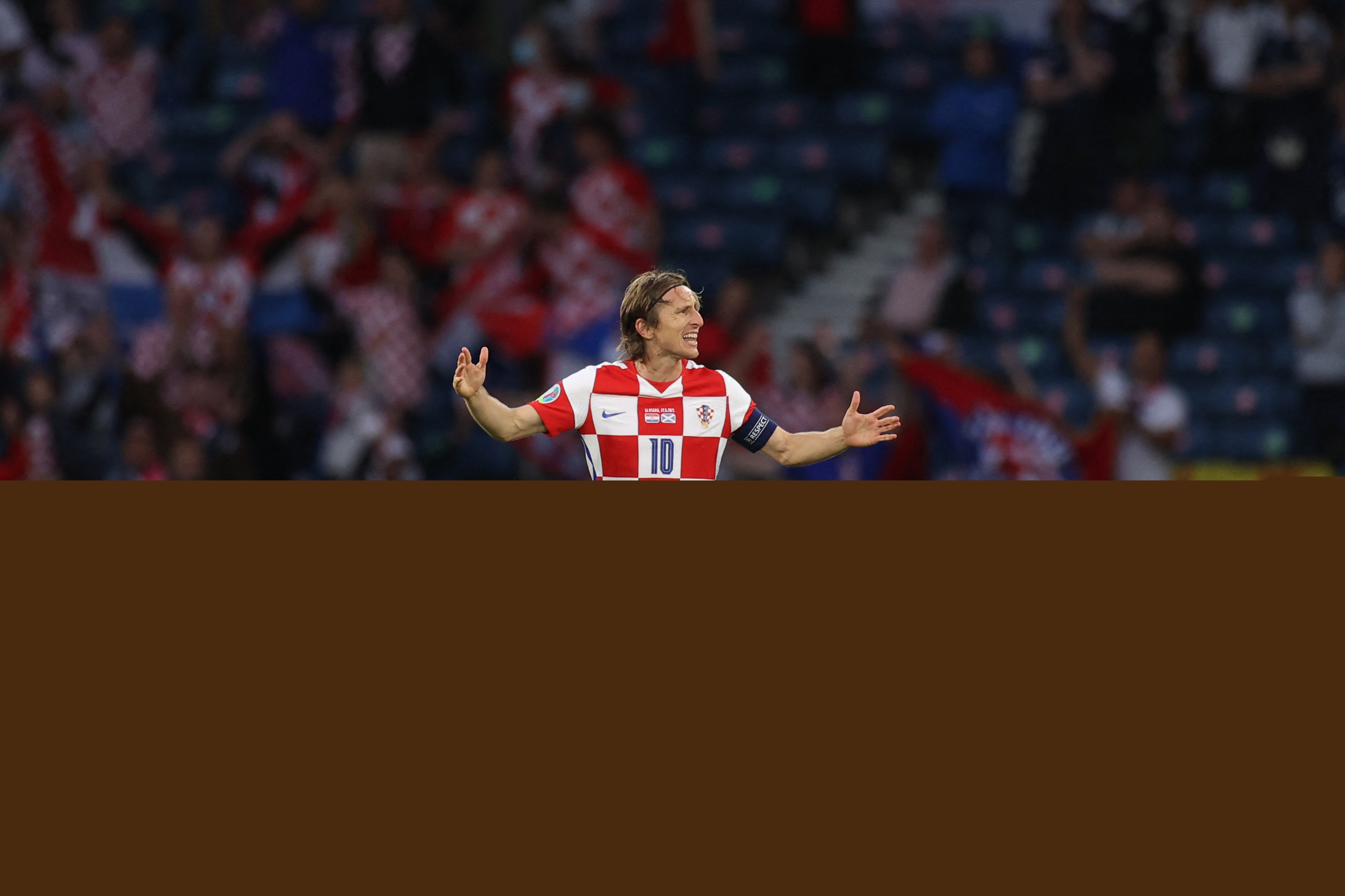 第41圈，诺里斯进站做出二停，维斯塔潘超越皮亚斯特里升至第1。