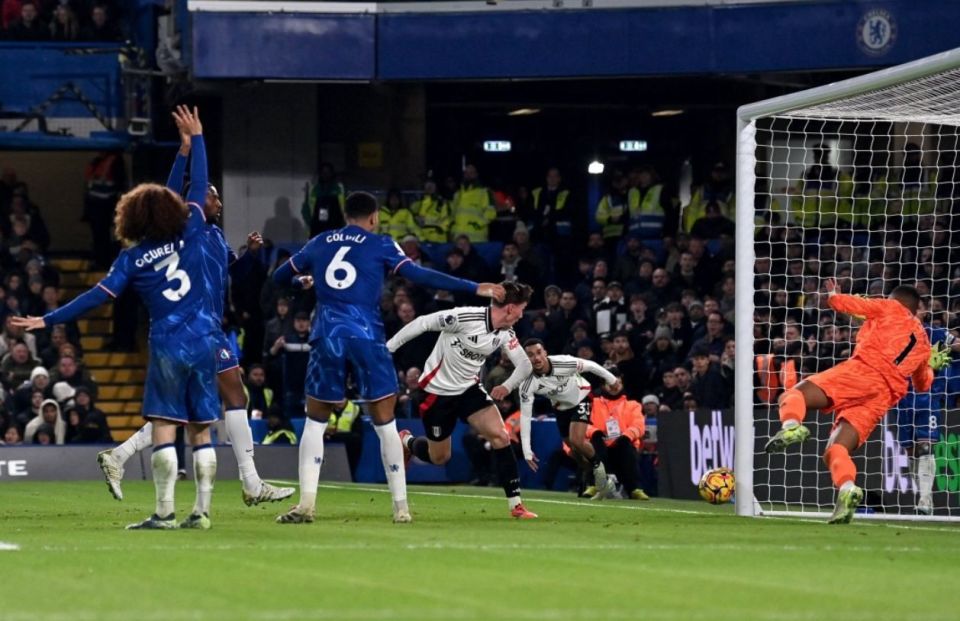 哈体院滑冰场现国家一级运动员亲授防摔技巧